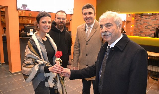 Mehmet Özcan Sevgililer Günü'nde gençleri unutmadı