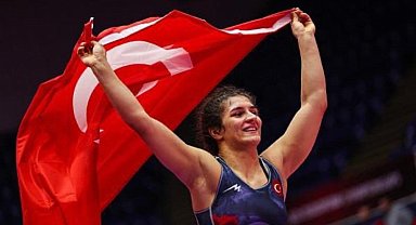 Milli güreşçilere tebrik