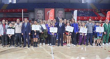 Okul Sporları müsabakaları İzmir'de başladı