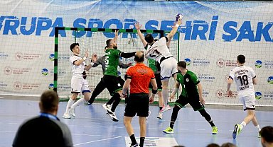 Sakarya evinde esti-gürledi!