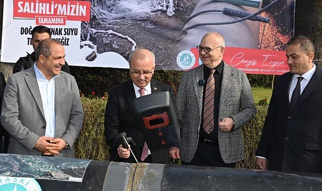 Salihli'ye Bozdağların zirvesinden doğal kaynak suyu