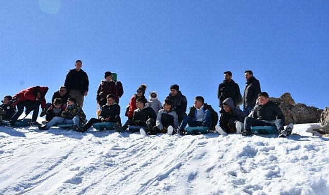Sason'da miniklere kar etkinliği