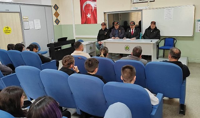 Şehit Aileleri ve Gaziler Derneği üyeleri öğrencilerle buluştu