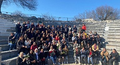 Sığacık gezisine katılan kadınları Fiiliz Başkan karşıladı