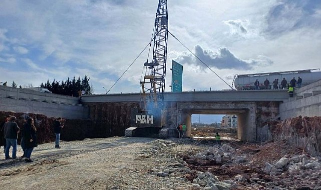 TEM üzerindeki köprünün kiriş montajı başladı