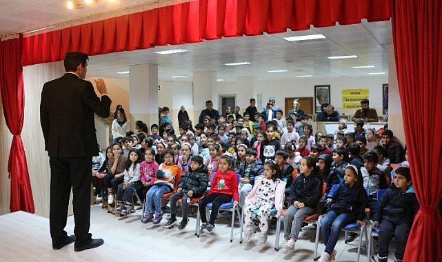 27 Mart Dünya Tiyatro Günü'nde öğrencilere gösteri düzenlendi