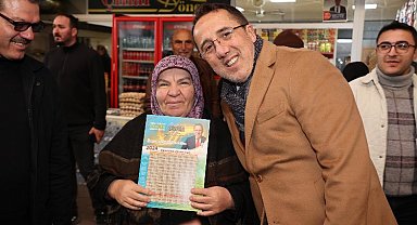 AK Parti Aday Savran, pazar esnaflarıyla kucaklaştı