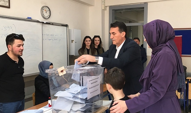 AK Parti Osmangazi BB Adayı Dündar oyunu kullandı
