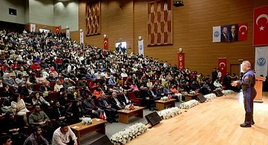 Alper Gezeravcı, KAYÜ'de öğrencilerle buluştu