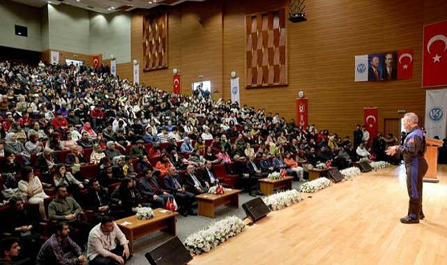 Alper Gezeravcı, KAYÜ'de öğrencilerle buluştu