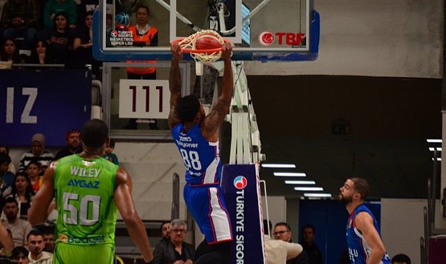 Anadolu Efes deplasmanda kazandı