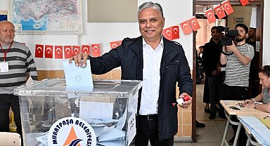 Antalya Muratpaşa'da Başkan Uysal oyunu kullandı