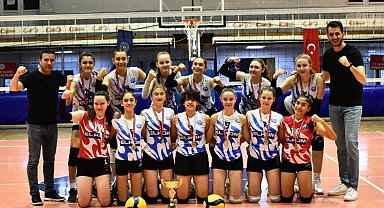 Ata Sporlu kızlar voleybolda Manisa'yı temsil edecek