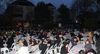 Ayar ailesi 1500 kişiyi iftarda ağırladı