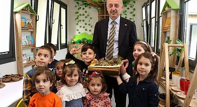 Başkan Büyükakın çocuklarla buluştu