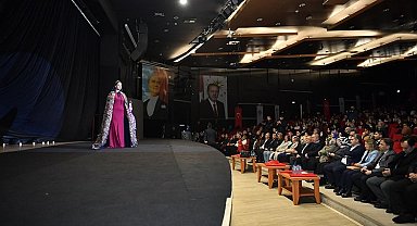 Başkan Büyükkılıç, Kahraman Türk Kadınları Defilesi'ne katıldı