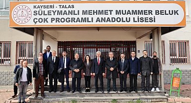 Başkan Yalçın öğrencilerin tiyatro gösterisini izledi