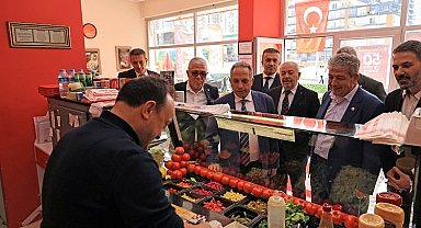 Başkan Yalçın vatandaşın ilgisiyle karşılanıyor