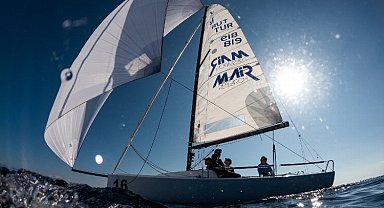 Bodrum'da yelkenler kış serisi için şişti