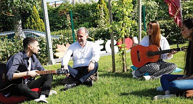 Bursa İnegöl'de gençler el üstünde