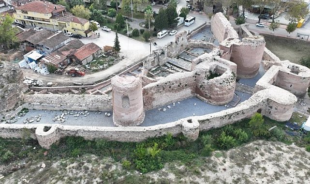 Bursa İznik'te 1800 yıllık Roma Tiyatrosu turizme kazandırıldı