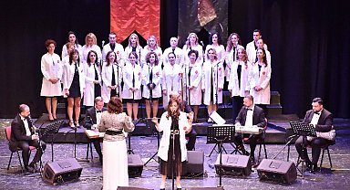 Bursa'da hekimlerden beyaz önlüklü konser