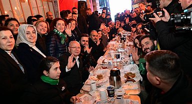 Bursa'da simit ve tahanlılar başkandan, çaylar vekilden