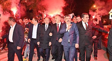 Bursa'da Vakıflı gençlerden başkanlara coşkulu karşılama