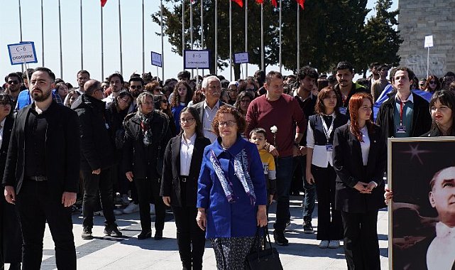 Çağdaş Gençlik Şehitler Abidesi'nde buluştu