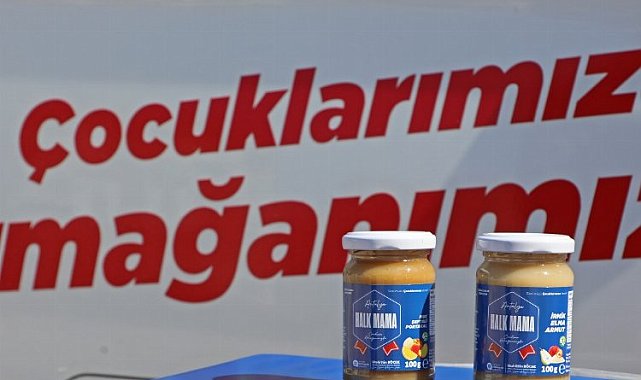 Çocuklar Halk Mama ile besleniyor