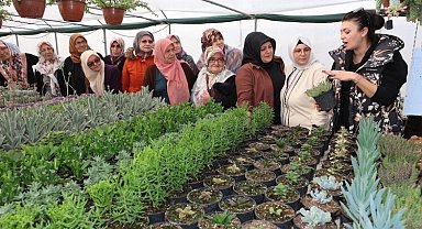 Kadın çiftçilere süs eğitimi