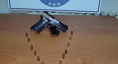 Keşan'da eğlence mekanında tabanca ele geçirildi!