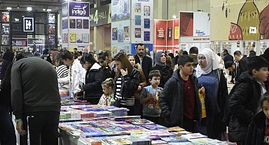 Kitap tutkunları Bursa'ya akın ediyor