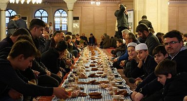 Konya'da hafızlık öğrencileri iftar programında buluştu
