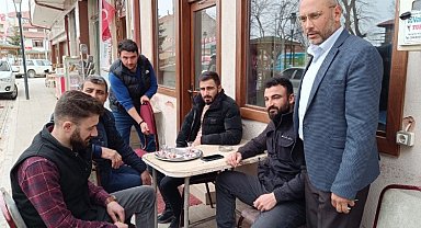 Kooperatif başkanı traktörünü seçim arabası yaptı
