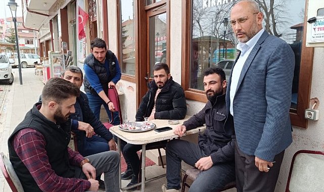 Kooperatif başkanı traktörünü seçim arabası yaptı