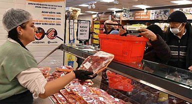 Mobil Market'te ucuz ete hücum ettiler