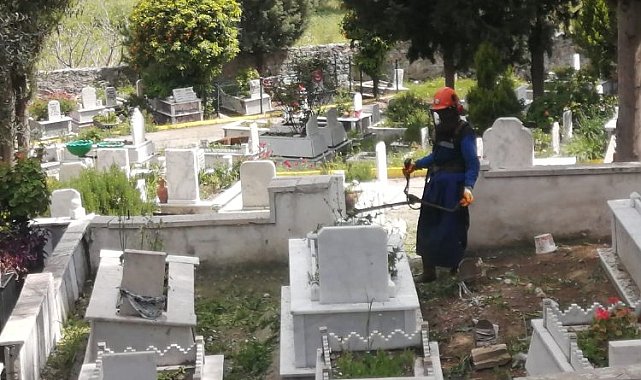 Muğla'da bayram öncesi mezarlık temizliği