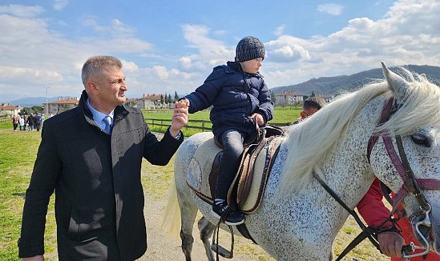 Özel bireyler Gölcük'te at binme heyecanı yaşadı