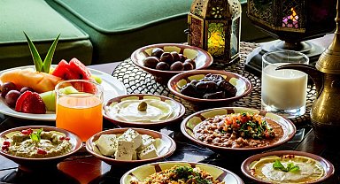 Ramazan'da iftar ve sahur dahil 4 öğün yapılmalı!