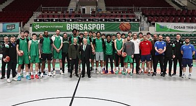 Şadi Özdemir Bursaspor Basketbol Takımı'nı antrenmanda izledi