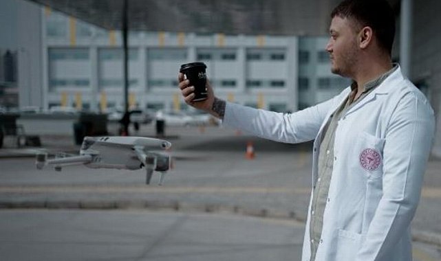 Sağlık çalışanlara dronelerle kahve ikramı