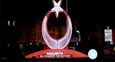 Sakarya caddelerinde ay yıldız güzelliği