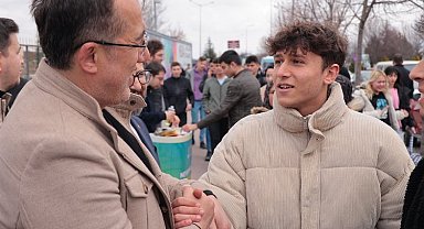 Savran'dan sınav çıkışı öğrencilere kahve ikramı