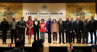 Üsküdar'IN 9. Yüksek İnsanî Değerler Ödülleri sahiplerini buldu