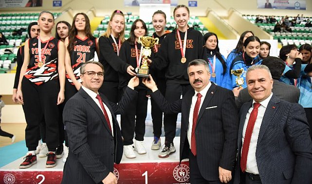 Yıldırım Belediyesi'nden okullara sportif destek