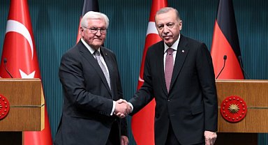 Almanyalı mevkidaşına tarihi mektubun birebir basımını hediye etti