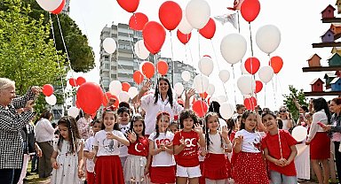 Antalya'dan kırmızı beyaz balonları gökyüzüne bırakıldı