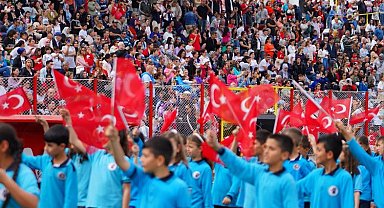 Ayvalık'ta coşkulu kutlama