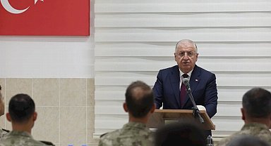 Bakan Güler Mehmetçikle yemek yedi